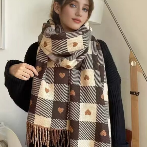 New Brown Checkered Heart scarf - Picture 4 of 4